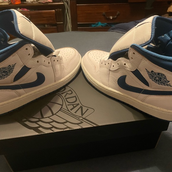 Air Jordan 1 mid se- white/industrial blue sail size 9.5 - Picture 6 of 8